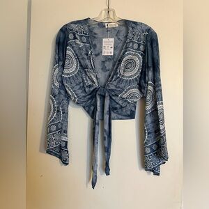 Lotus and Luna Daydreamer Top OSFM NWT
Blue and White (Tidal)